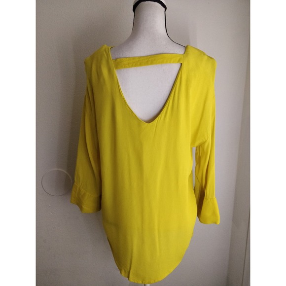 3/$15 RD + Koko Yellow V-neck Button Front Open Back Blouse Women's Size M - Picture 6 of 10
